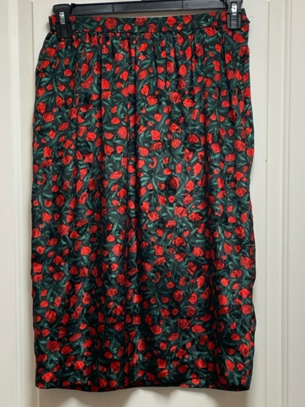 🌹 Leslie Fay Size 8 Black Red Green Floral Textured Midi Skirt 28 W 27 L Y2K